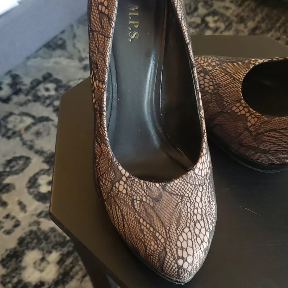 Shoes - Picture 3 of 6